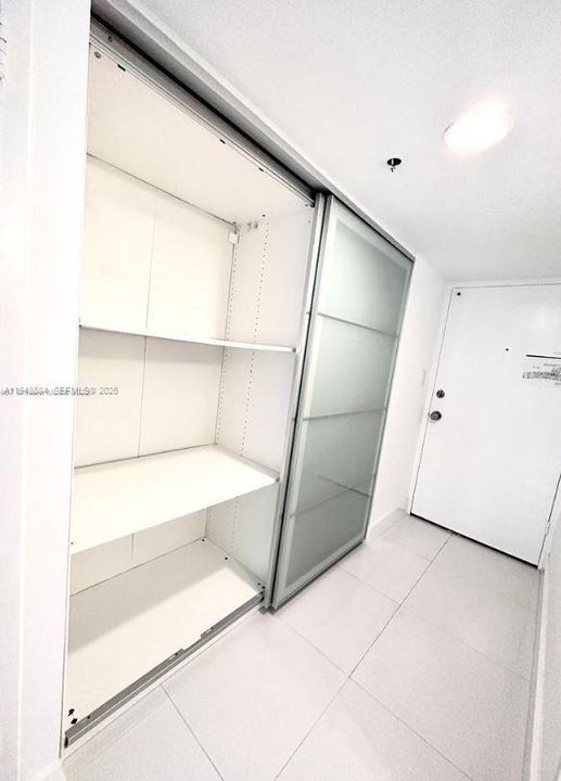 For Sale: $415,000 (1 beds, 1 baths, 550 Square Feet)