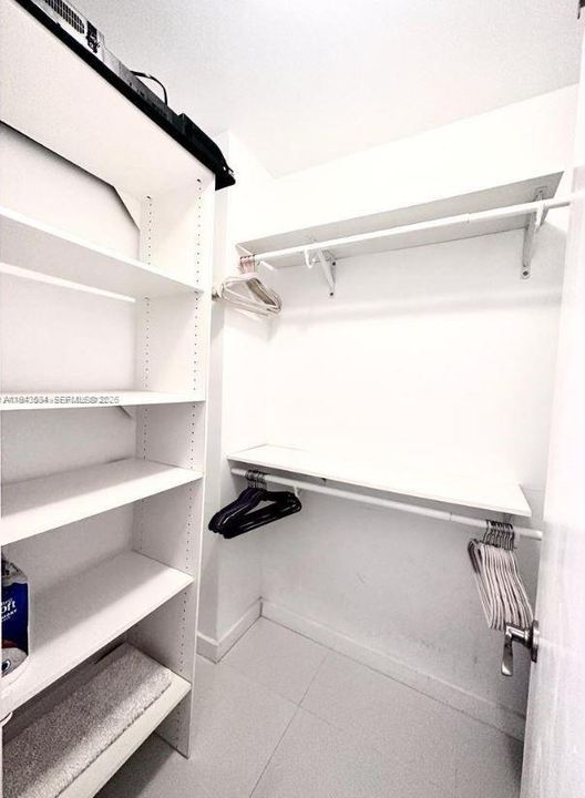 For Sale: $415,000 (1 beds, 1 baths, 550 Square Feet)