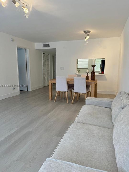 For Sale: $133,000 (1 beds, 1 baths, 770 Square Feet)