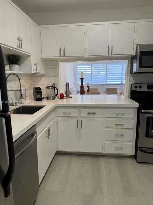 For Sale: $133,000 (1 beds, 1 baths, 770 Square Feet)