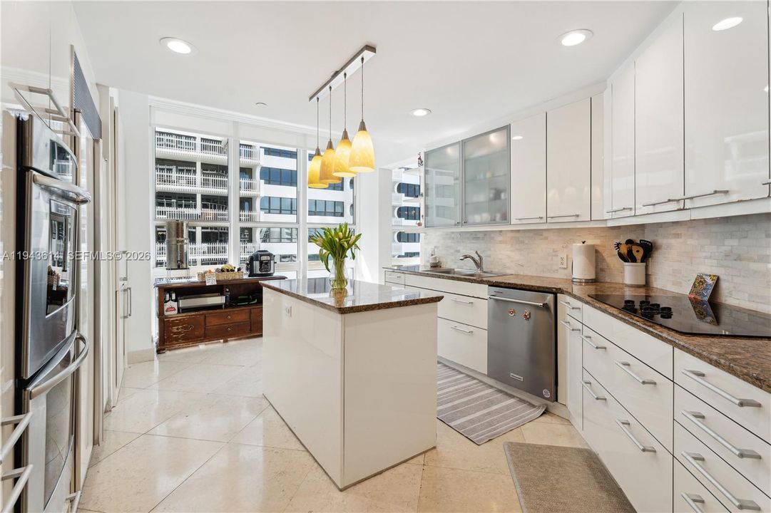 For Sale: $3,300,000 (4 beds, 4 baths, 2918 Square Feet)