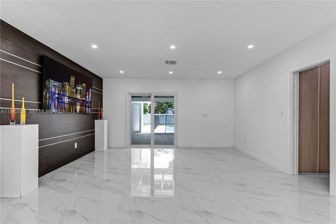 Active With Contract: $1,980,000 (5 beds, 4 baths, 3346 Square Feet)