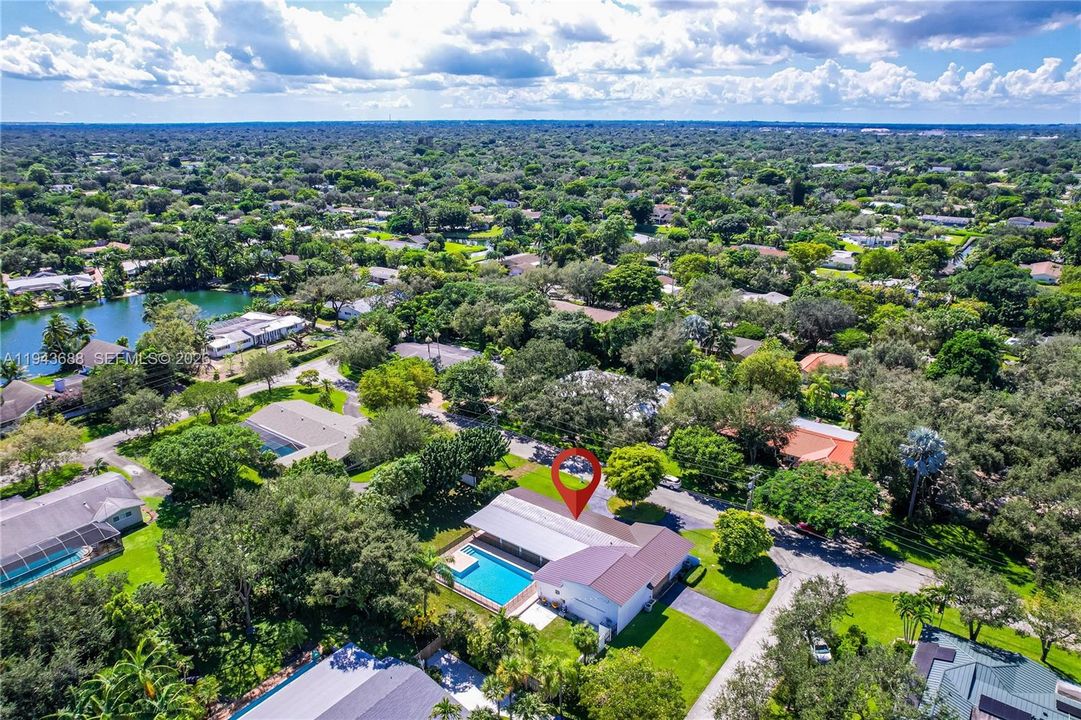 Active With Contract: $1,980,000 (5 beds, 4 baths, 3346 Square Feet)
