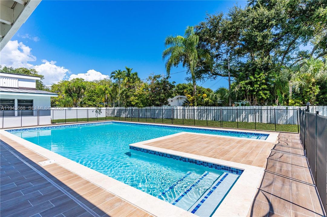 Active With Contract: $1,980,000 (5 beds, 4 baths, 3346 Square Feet)