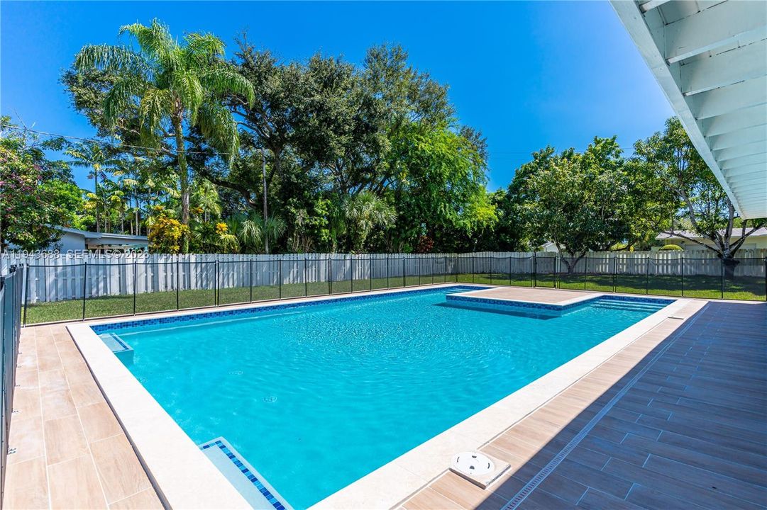 Active With Contract: $1,980,000 (5 beds, 4 baths, 3346 Square Feet)