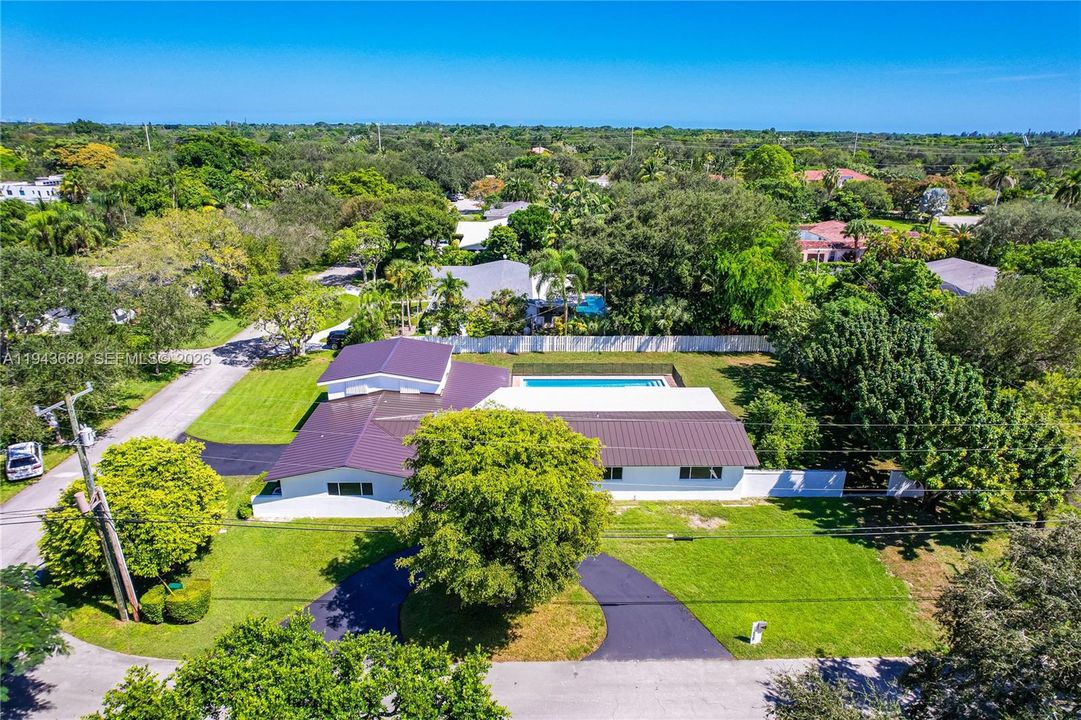 Active With Contract: $1,980,000 (5 beds, 4 baths, 3346 Square Feet)