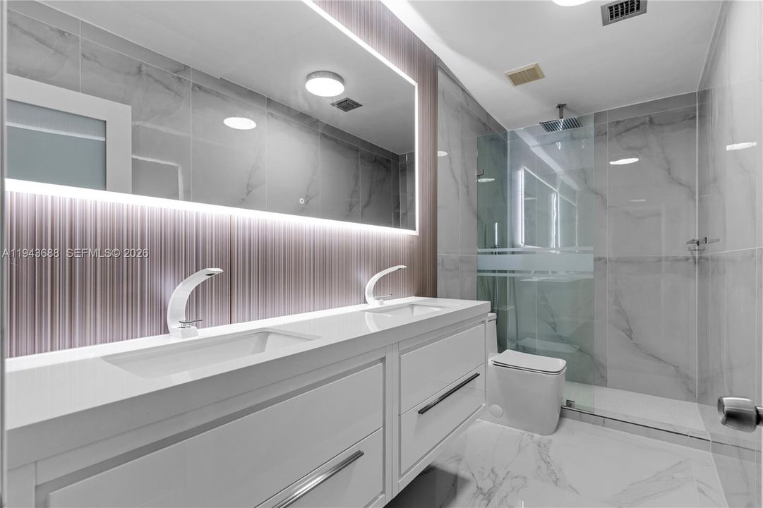 Active With Contract: $1,980,000 (5 beds, 4 baths, 3346 Square Feet)