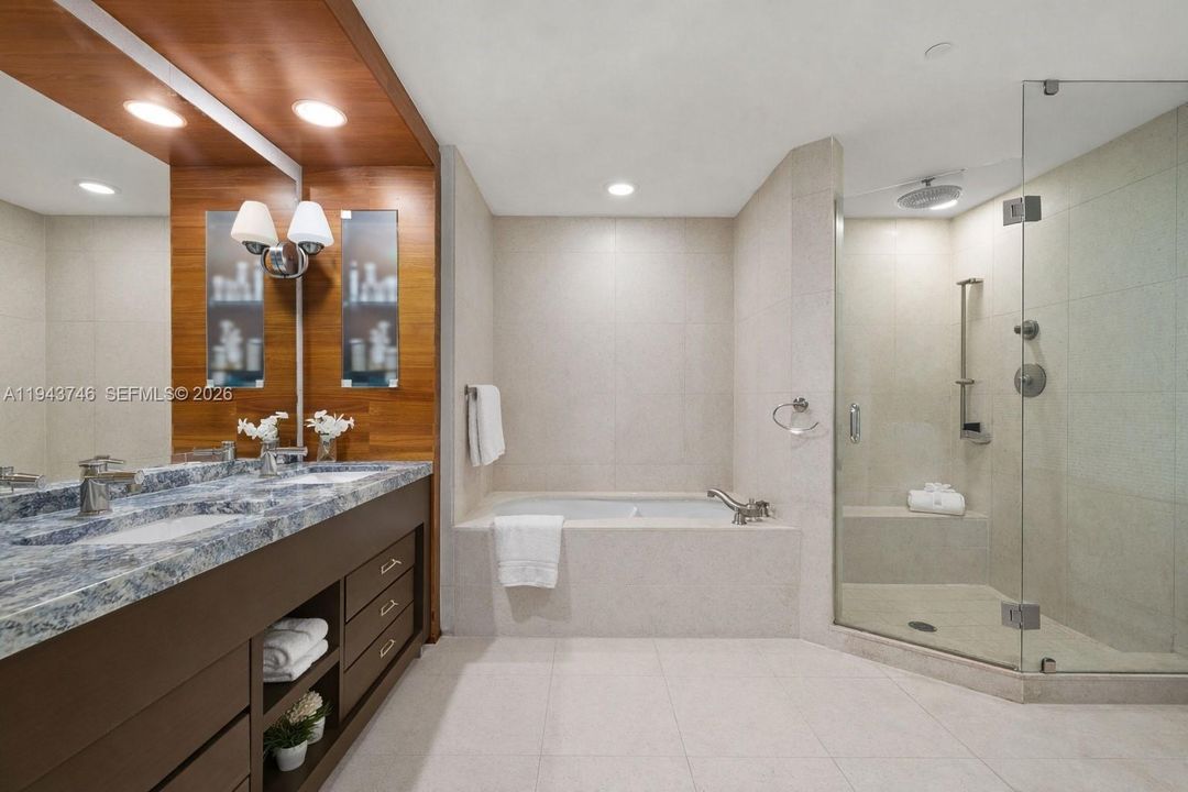 For Sale: $1,100,000 (2 beds, 2 baths, 1035 Square Feet)