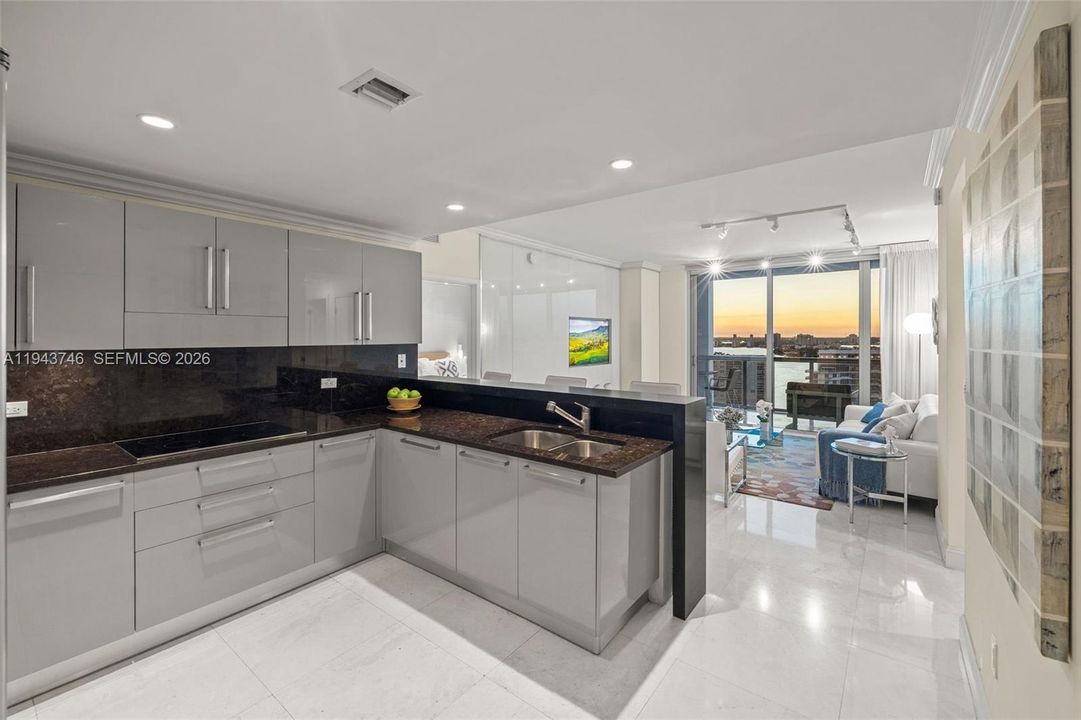 For Sale: $1,100,000 (2 beds, 2 baths, 1035 Square Feet)