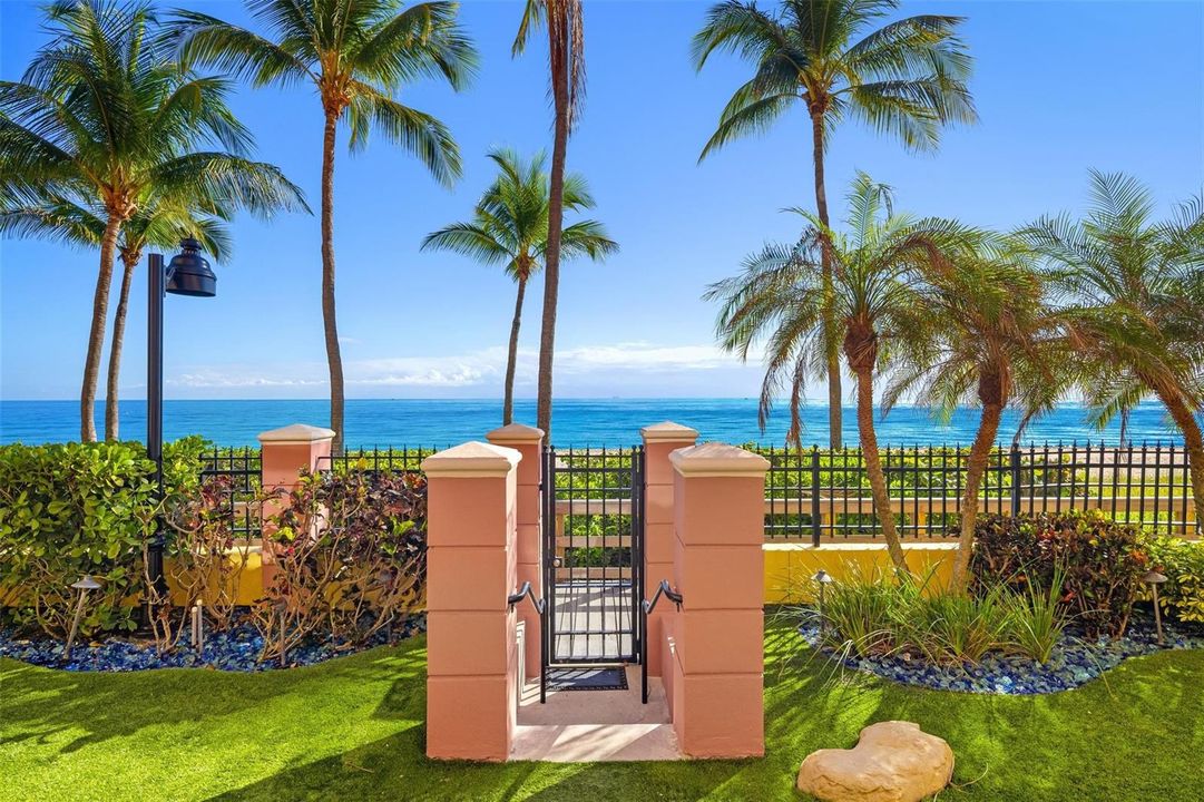 Direct Ocean Front!!