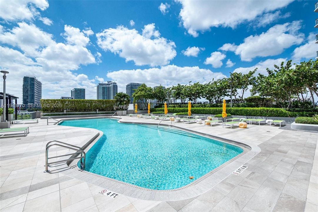 En Venta: $599,000 (2 camas, 2 baños, 944 Pies cuadrados)