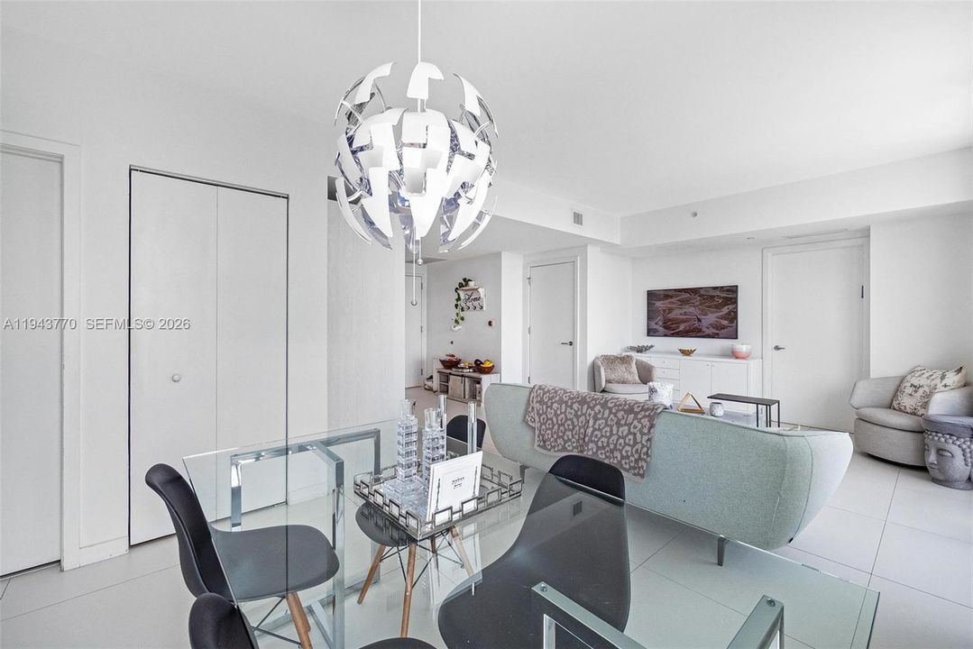 En Venta: $599,000 (2 camas, 2 baños, 944 Pies cuadrados)