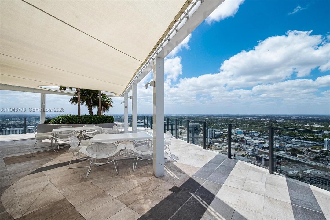 En Venta: $599,000 (2 camas, 2 baños, 944 Pies cuadrados)