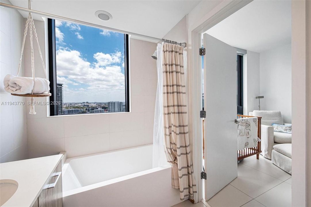 En Venta: $599,000 (2 camas, 2 baños, 944 Pies cuadrados)
