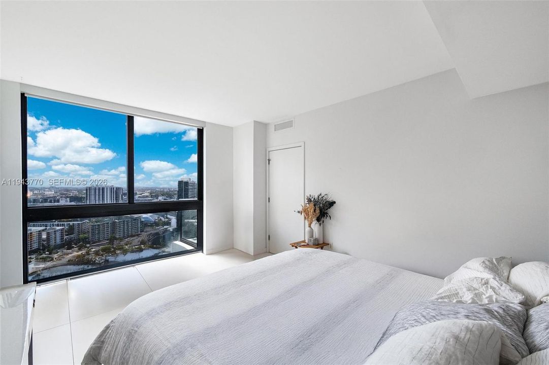 En Venta: $599,000 (2 camas, 2 baños, 944 Pies cuadrados)