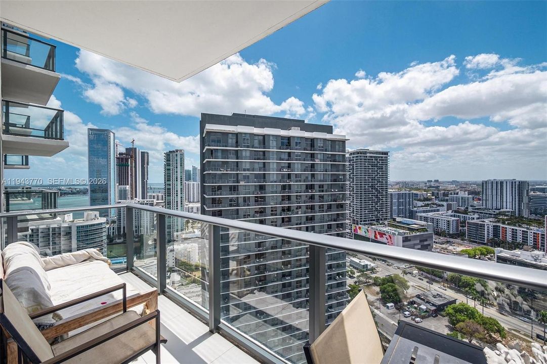En Venta: $599,000 (2 camas, 2 baños, 944 Pies cuadrados)