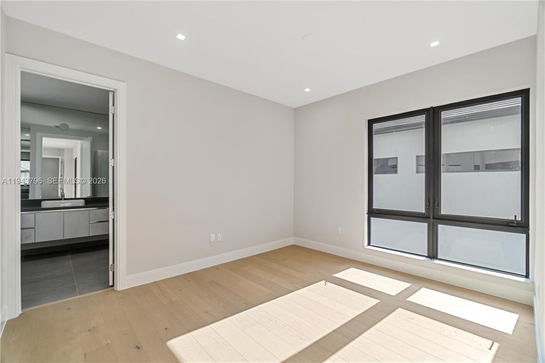 Vendido Recientemente: $2,380,000 (6 camas, 5 baños, 4863 Pies cuadrados)