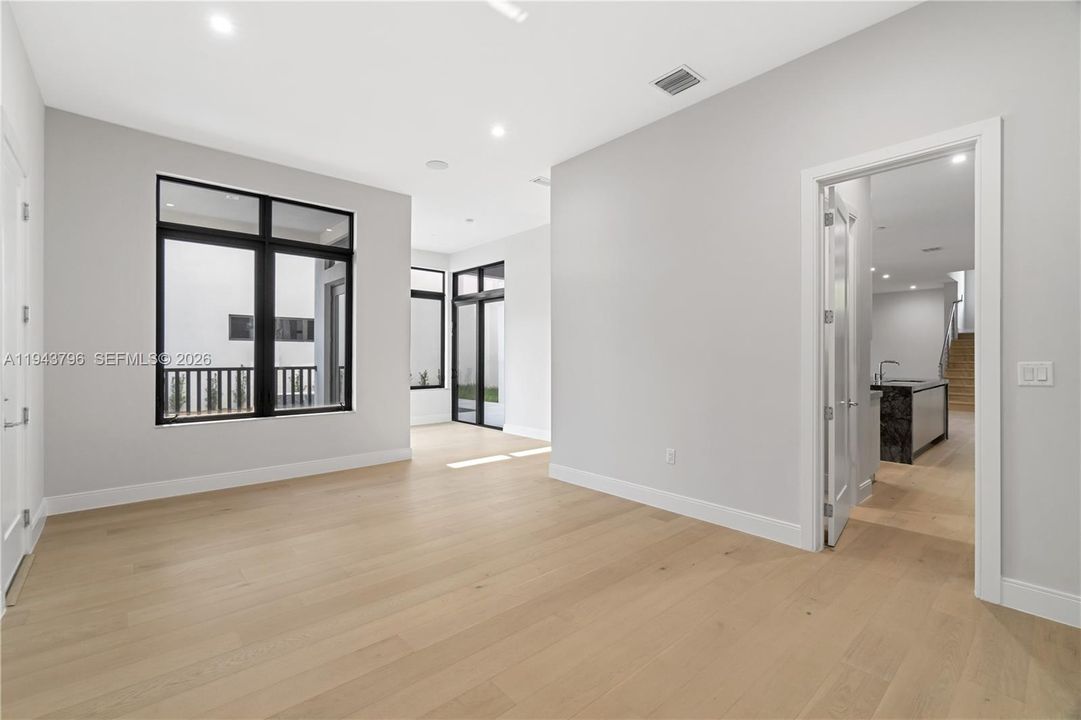 Vendido Recientemente: $2,380,000 (6 camas, 5 baños, 4863 Pies cuadrados)