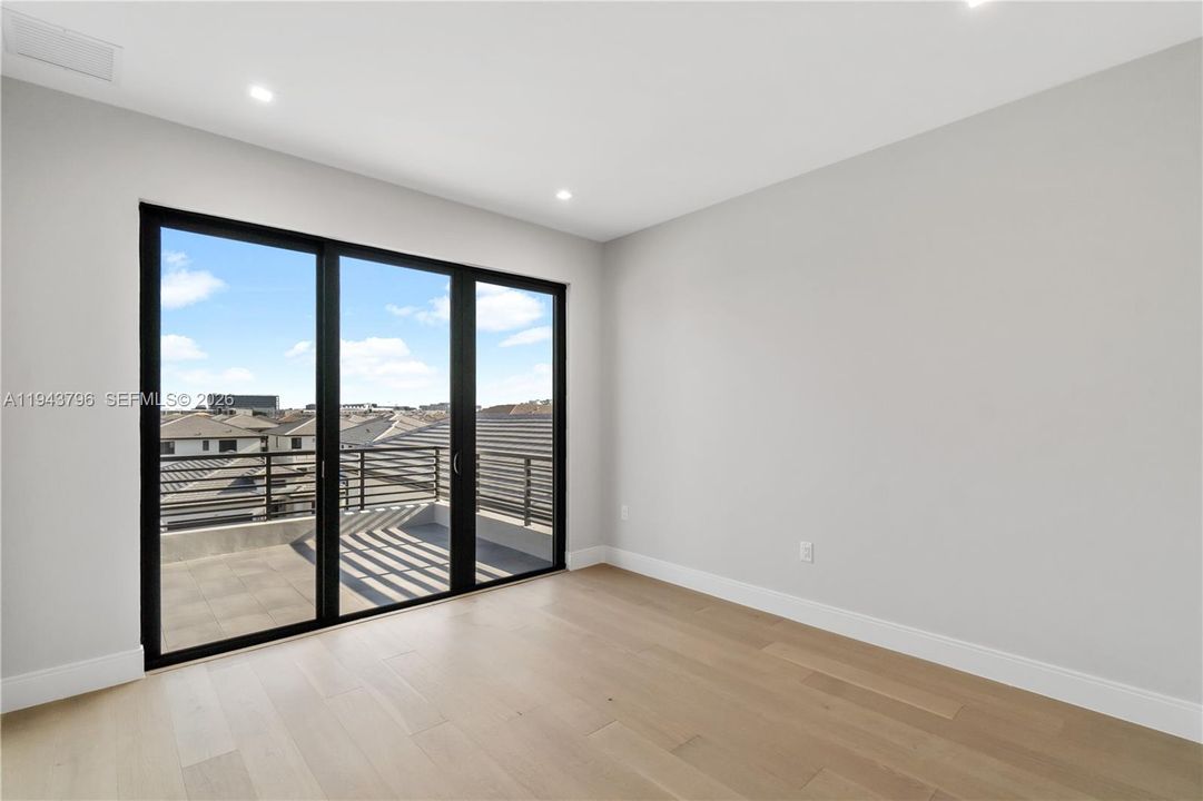 Vendido Recientemente: $2,380,000 (6 camas, 5 baños, 4863 Pies cuadrados)