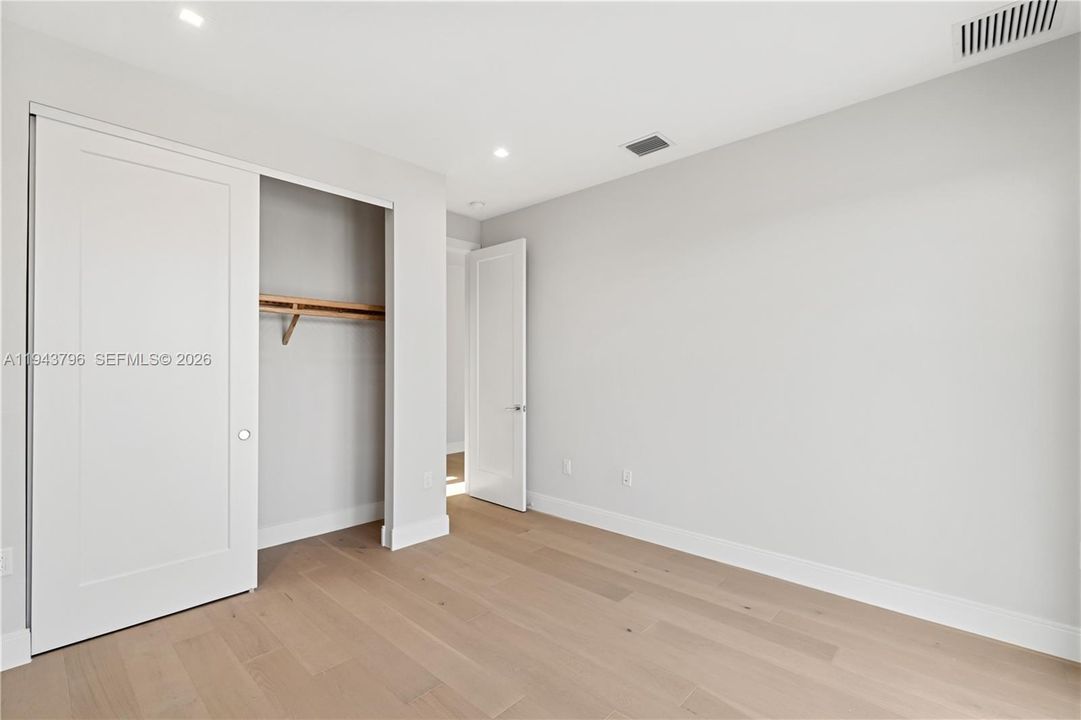 Vendido Recientemente: $2,380,000 (6 camas, 5 baños, 4863 Pies cuadrados)