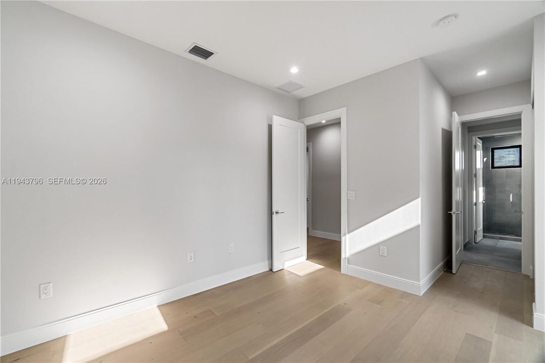Vendido Recientemente: $2,380,000 (6 camas, 5 baños, 4863 Pies cuadrados)