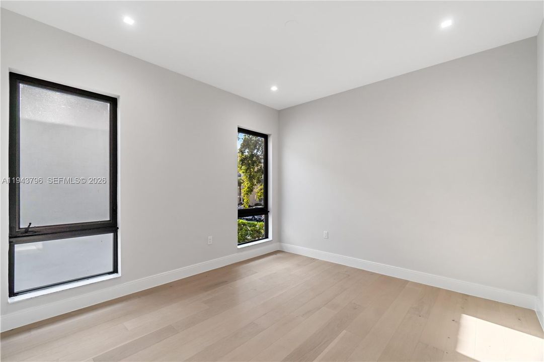 Vendido Recientemente: $2,380,000 (6 camas, 5 baños, 4863 Pies cuadrados)