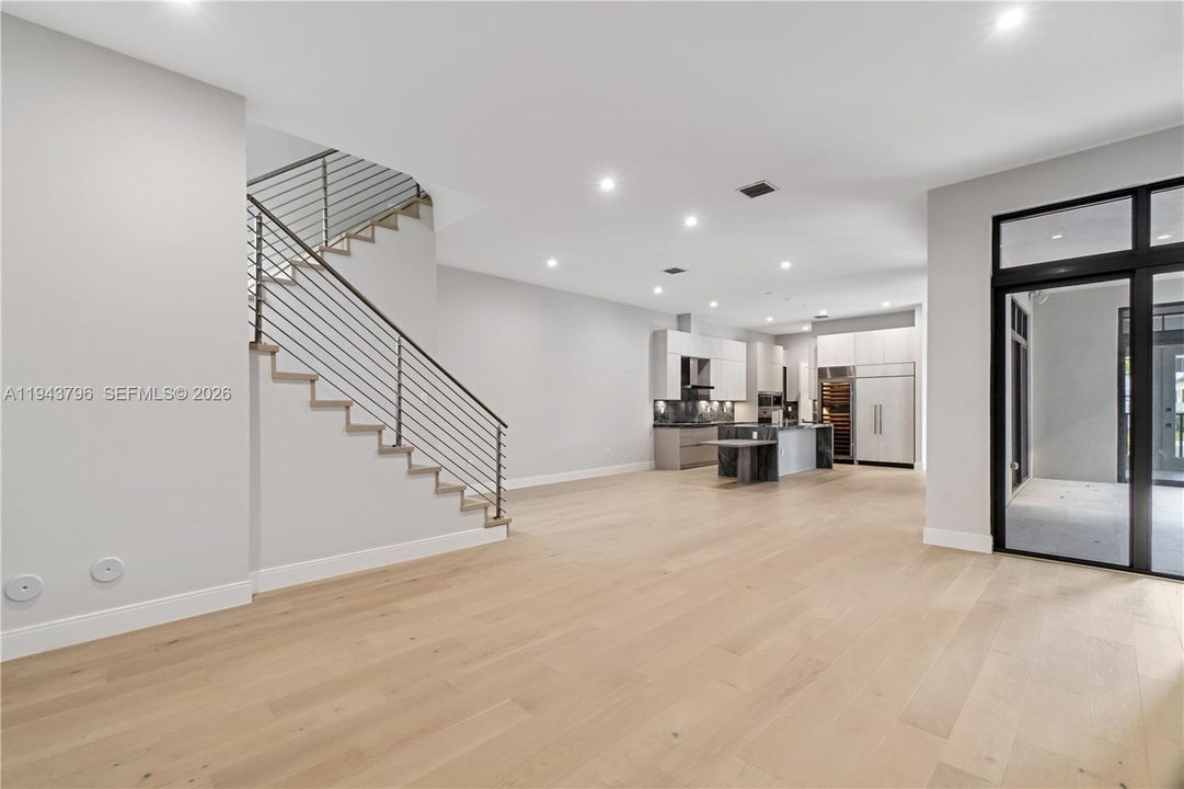 Vendido Recientemente: $2,380,000 (6 camas, 5 baños, 4863 Pies cuadrados)