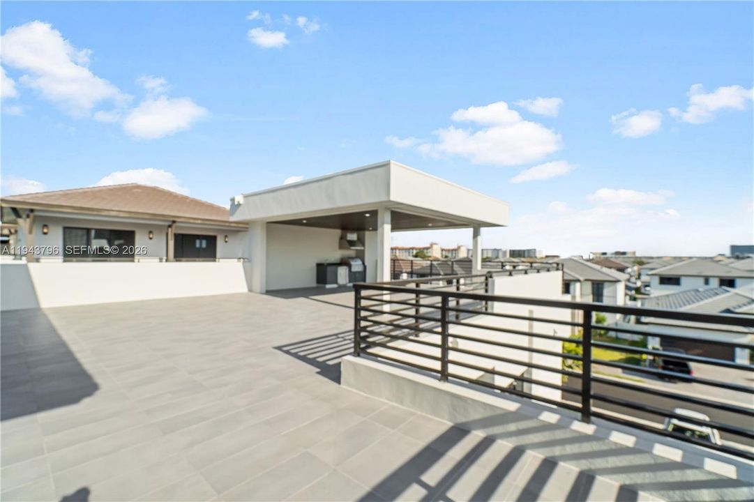 Vendido Recientemente: $2,380,000 (6 camas, 5 baños, 4863 Pies cuadrados)