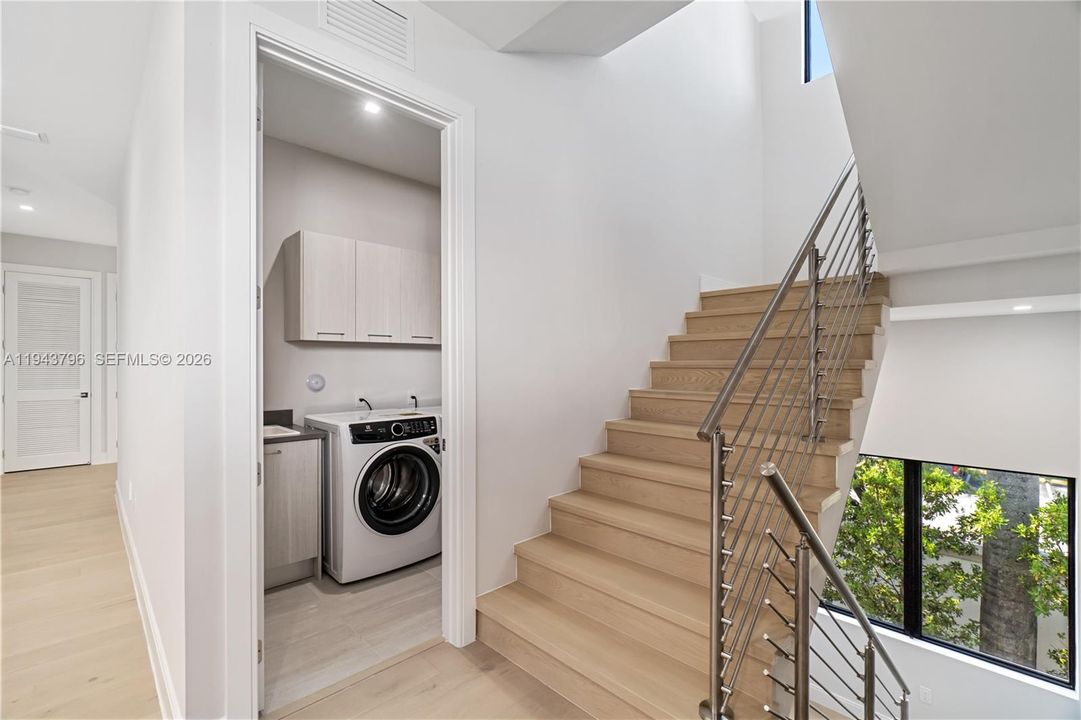 Vendido Recientemente: $2,380,000 (6 camas, 5 baños, 4863 Pies cuadrados)