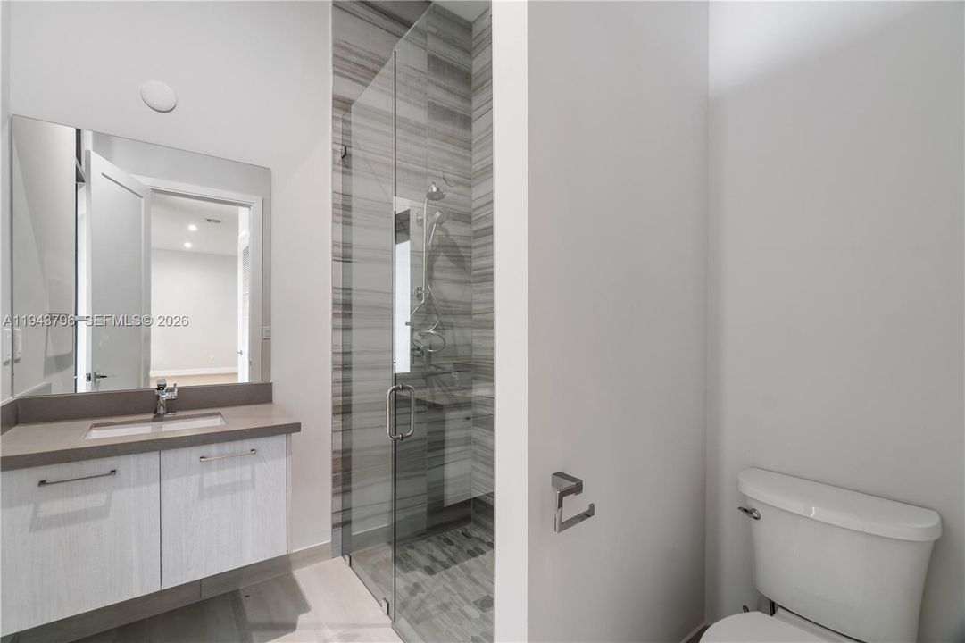 Vendido Recientemente: $2,380,000 (6 camas, 5 baños, 4863 Pies cuadrados)