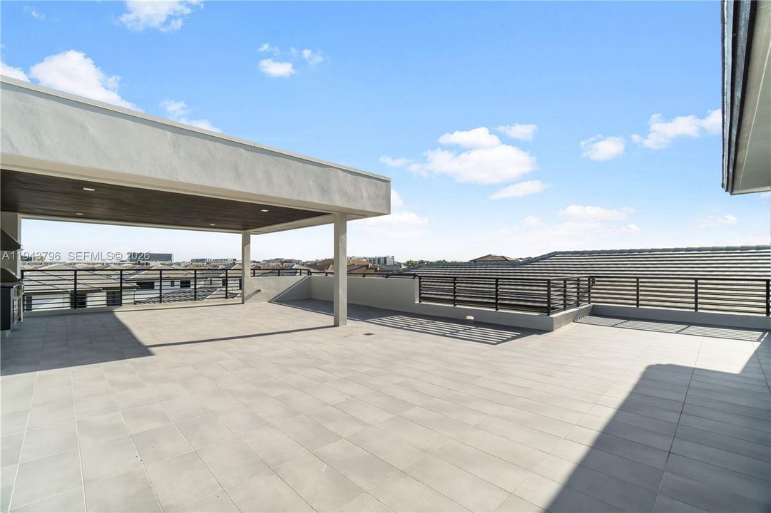 Vendido Recientemente: $2,380,000 (6 camas, 5 baños, 4863 Pies cuadrados)
