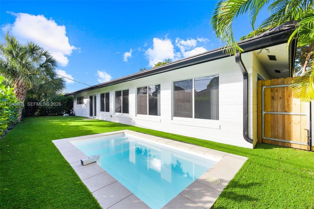 For Sale: $1,050,000 (3 beds, 3 baths, 2558 Square Feet)
