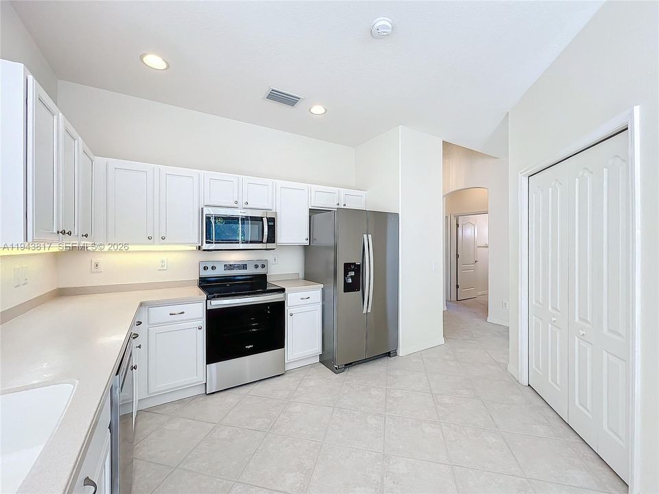 Recently Rented: $3,995 (3 beds, 2 baths, 1825 Square Feet)
