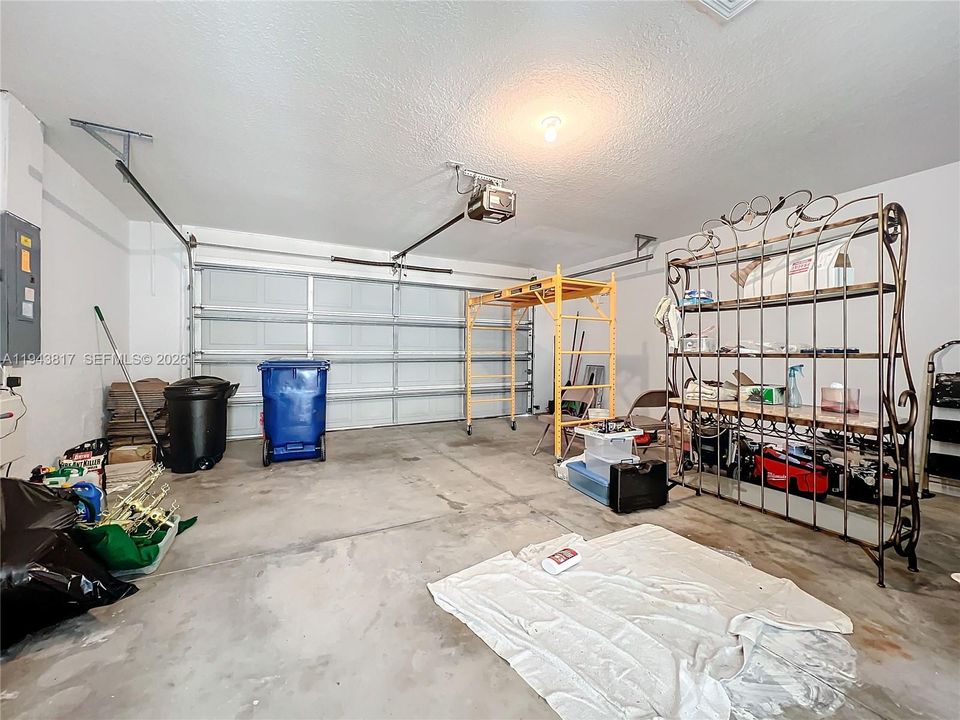 Recently Rented: $3,995 (3 beds, 2 baths, 1825 Square Feet)