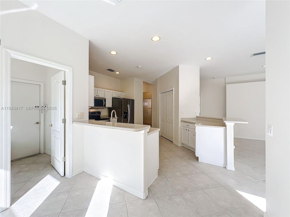 Recently Rented: $3,995 (3 beds, 2 baths, 1825 Square Feet)