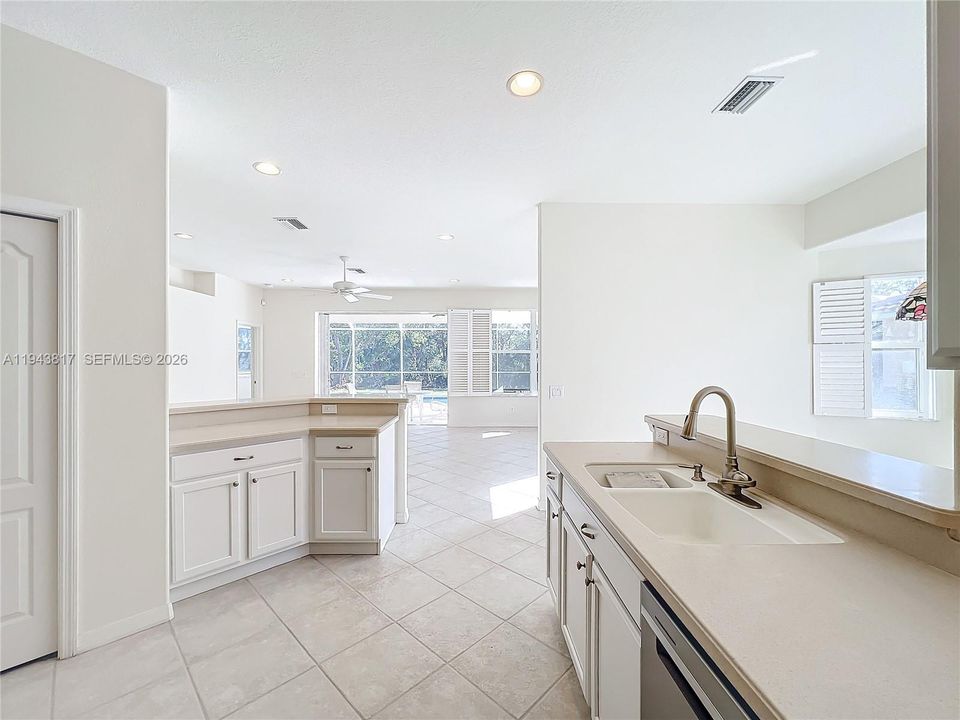 Recently Rented: $3,995 (3 beds, 2 baths, 1825 Square Feet)