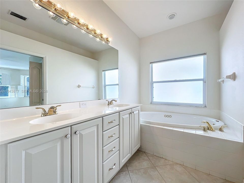 Recently Rented: $3,995 (3 beds, 2 baths, 1825 Square Feet)