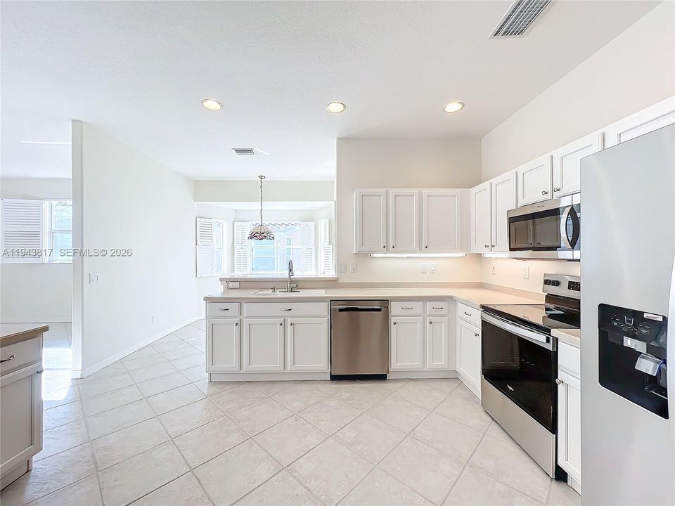 Recently Rented: $3,995 (3 beds, 2 baths, 1825 Square Feet)