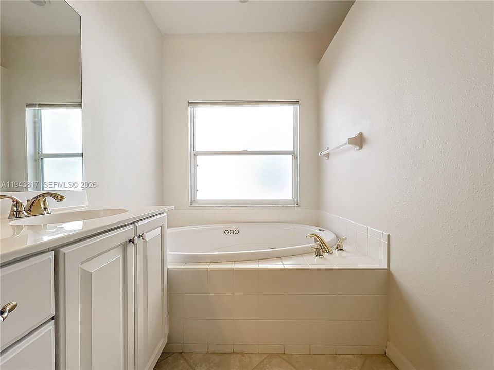 Recently Rented: $3,995 (3 beds, 2 baths, 1825 Square Feet)