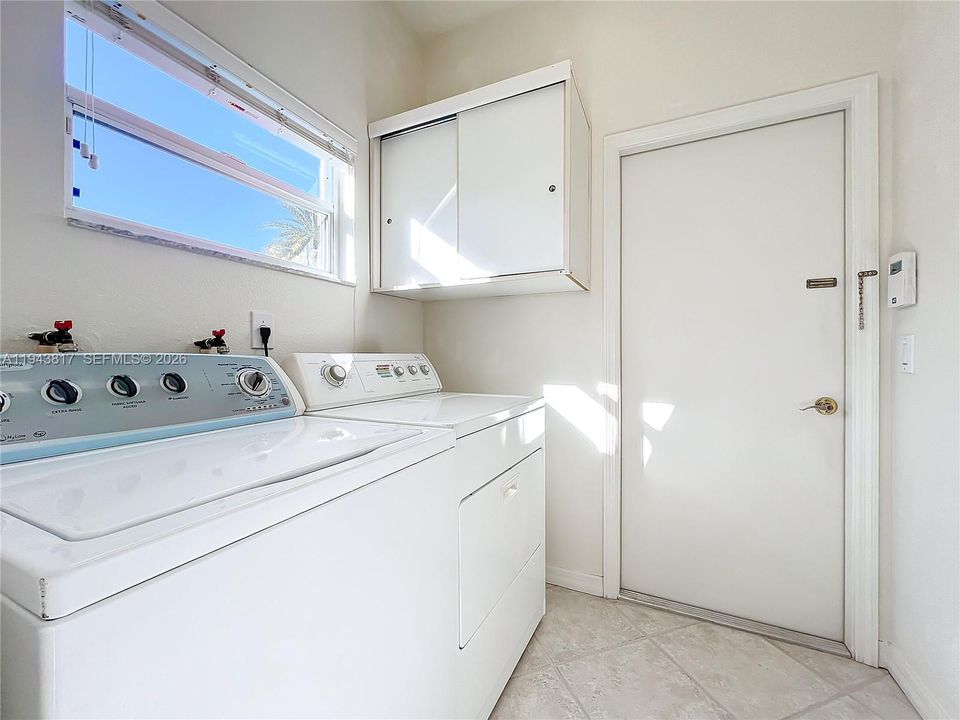 Recently Rented: $3,995 (3 beds, 2 baths, 1825 Square Feet)