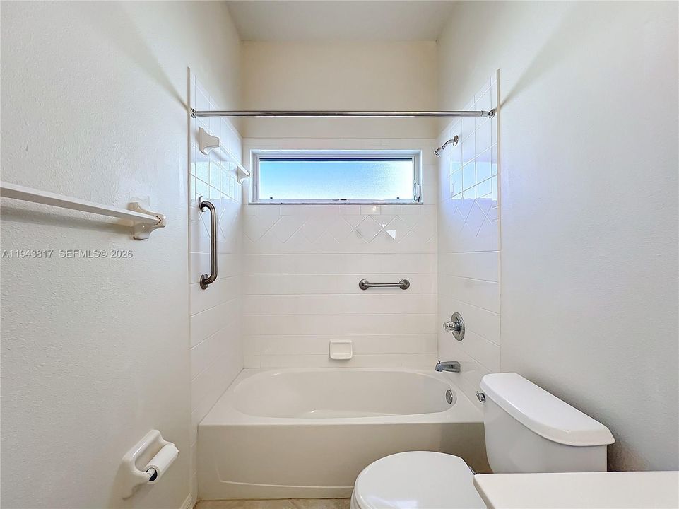 Recently Rented: $3,995 (3 beds, 2 baths, 1825 Square Feet)