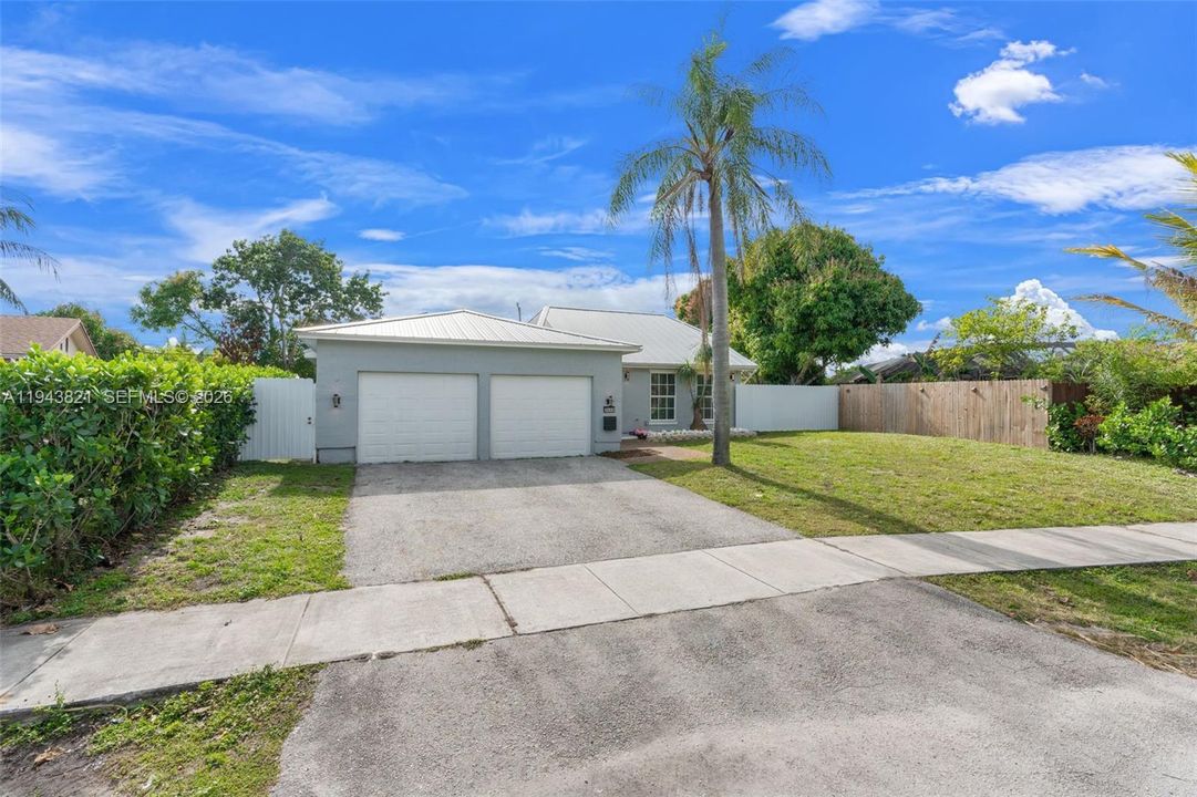 Recently Rented: $4,500 (3 beds, 2 baths, 1852 Square Feet)