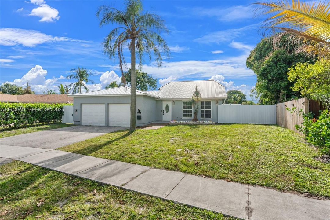 Recently Rented: $4,500 (3 beds, 2 baths, 1852 Square Feet)