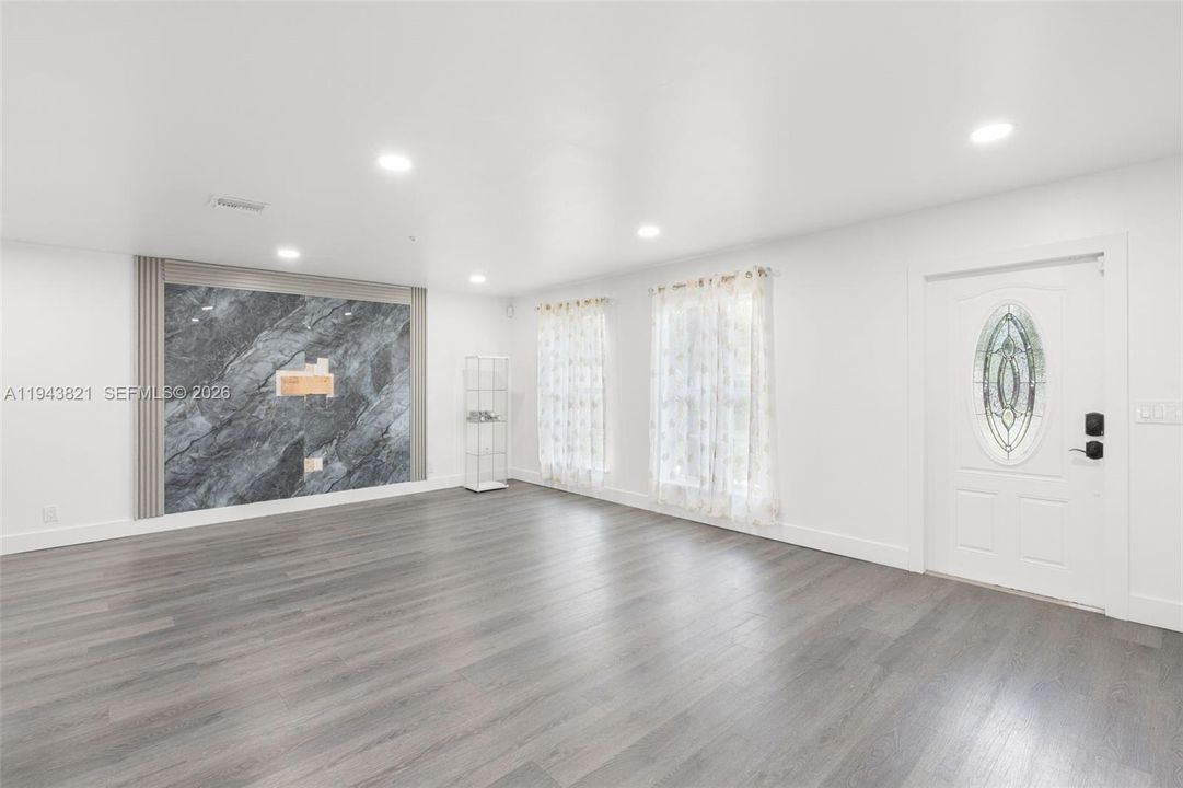 Recently Rented: $4,500 (3 beds, 2 baths, 1852 Square Feet)