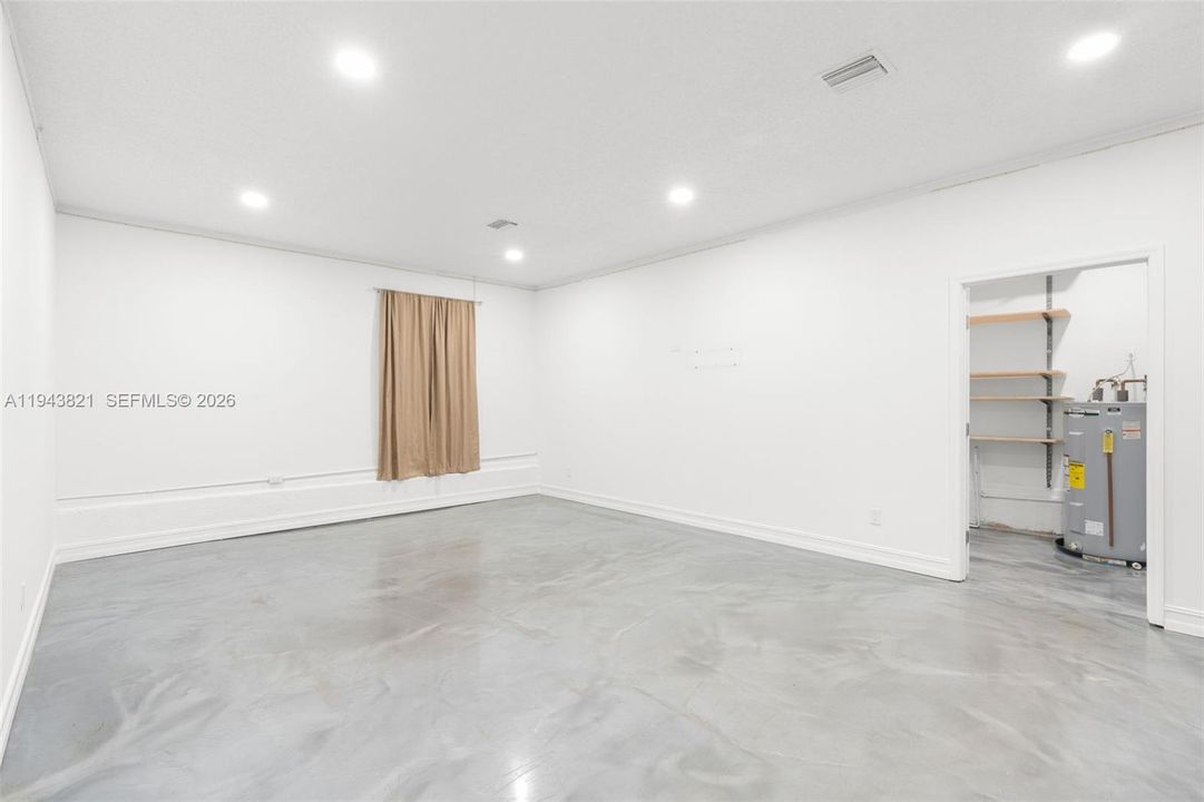 Recently Rented: $4,500 (3 beds, 2 baths, 1852 Square Feet)