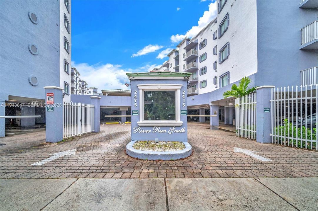 Под контрактом: $249,999 (2 спален, 2 ванн, 924 Квадратных фут)