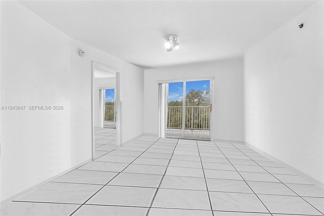 Под контрактом: $249,999 (2 спален, 2 ванн, 924 Квадратных фут)