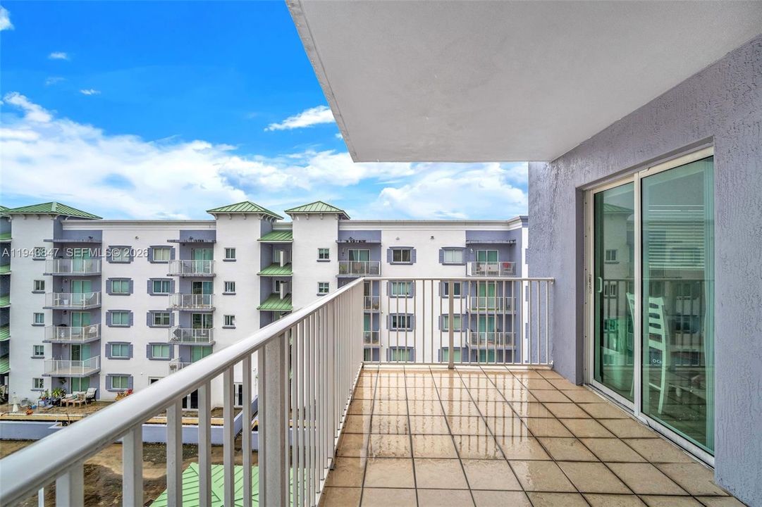 Под контрактом: $249,999 (2 спален, 2 ванн, 924 Квадратных фут)