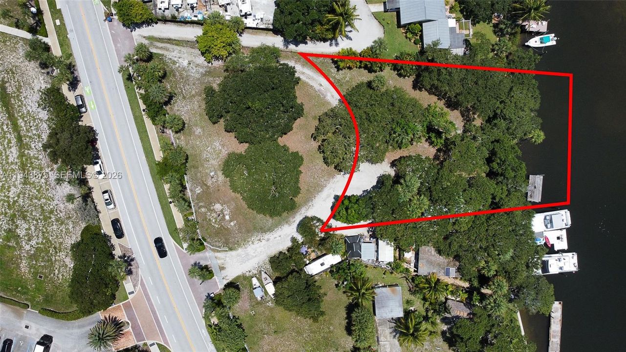 На продажу: $4,000,000 (0.38 acres)