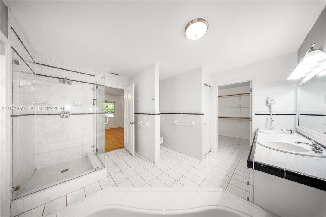 Recently Sold: $850,000 (3 beds, 2 baths, 1968 Square Feet)